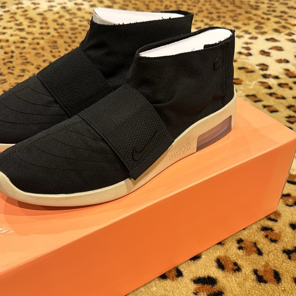 Nike Air / Fear of God Moc - Picture 4 of 10